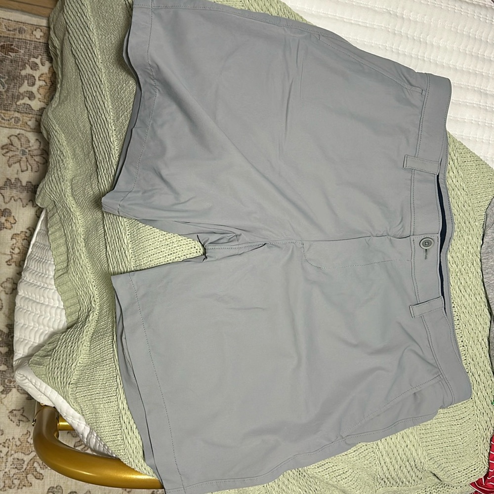 Southern Tide mens Brrrr tide shorts like new!!